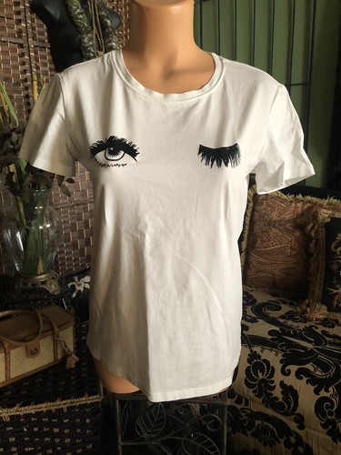 Y graphic T shirt M white black eyes lush eyelashes wink tee top face makeup