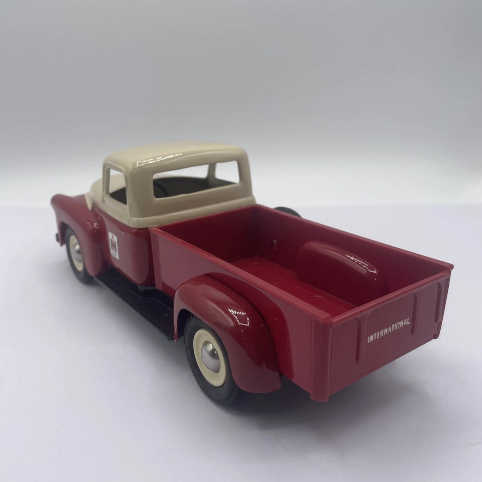 Triple Diamond реплики 1956 International S-Line пикап/коробка - Изображение 4 из 4