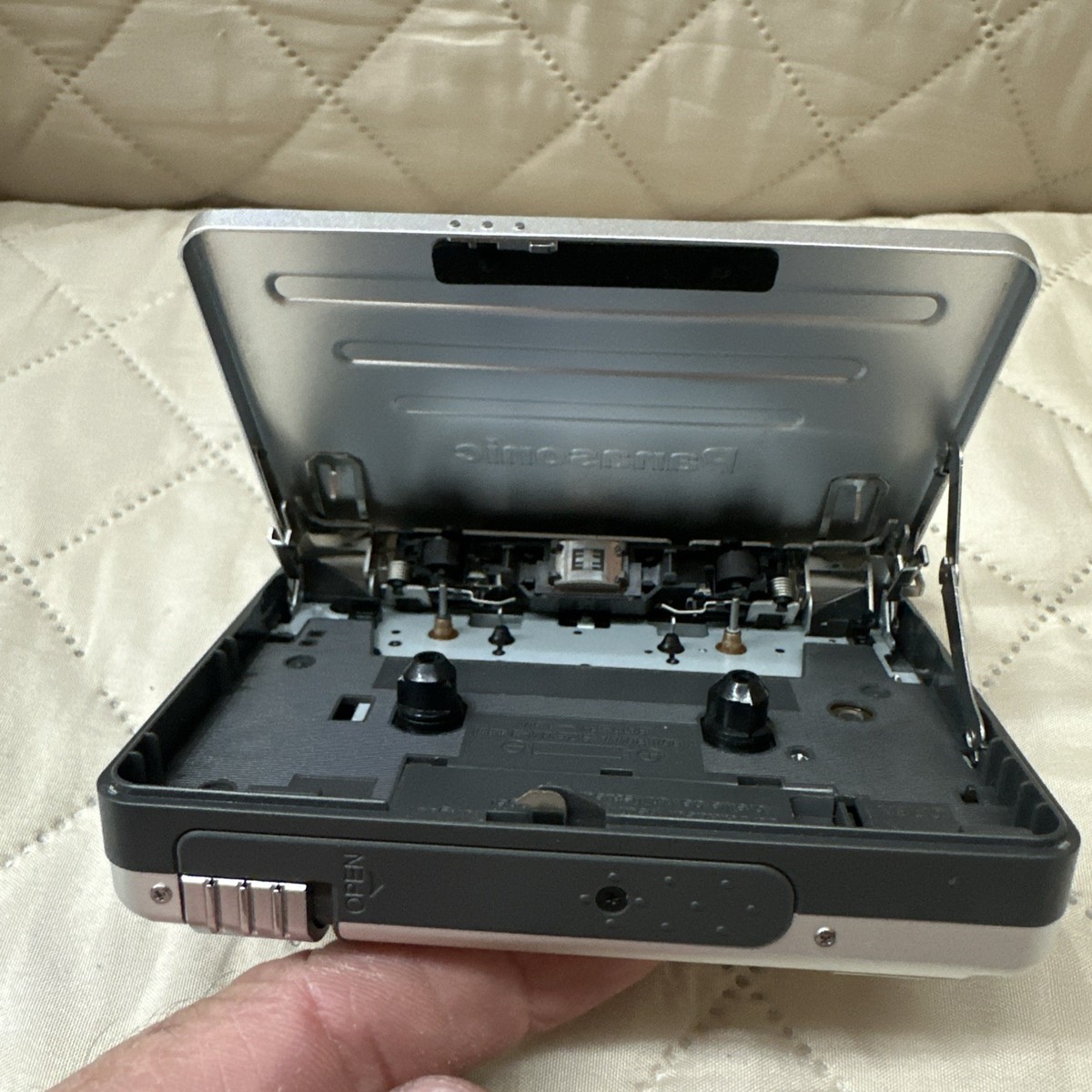 Metal-Cased Panasonic RQ-NX60V Radio Cassette Walkman Remote