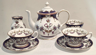 Royal Collection Trust Queen Victoria Tea Set Fine Bone China 22ct Gold England