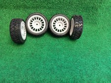 Voiture RC 1/10 4 roues mixtes terre/ bitume jante blanches no Tamiya Kyosho HPI