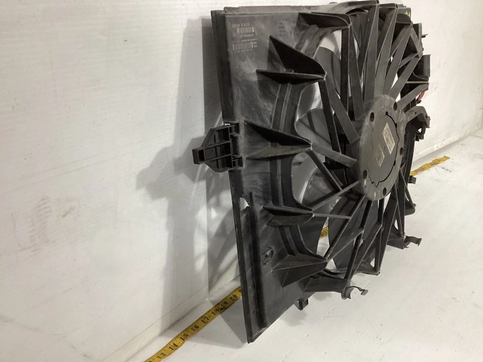 2009-2013 BMW 528i XDRIVE Engine Motor Cooling Radiator Fan Shroud 6946638 OEM . Foto 3 de 4