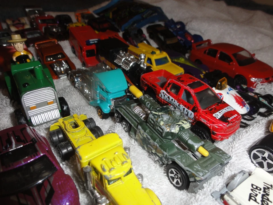 Used Lot 100+ Loose Diecast Cars Trucks motorcycles HOT WHEELS Kidco DISNEY + - Image 3 of 4