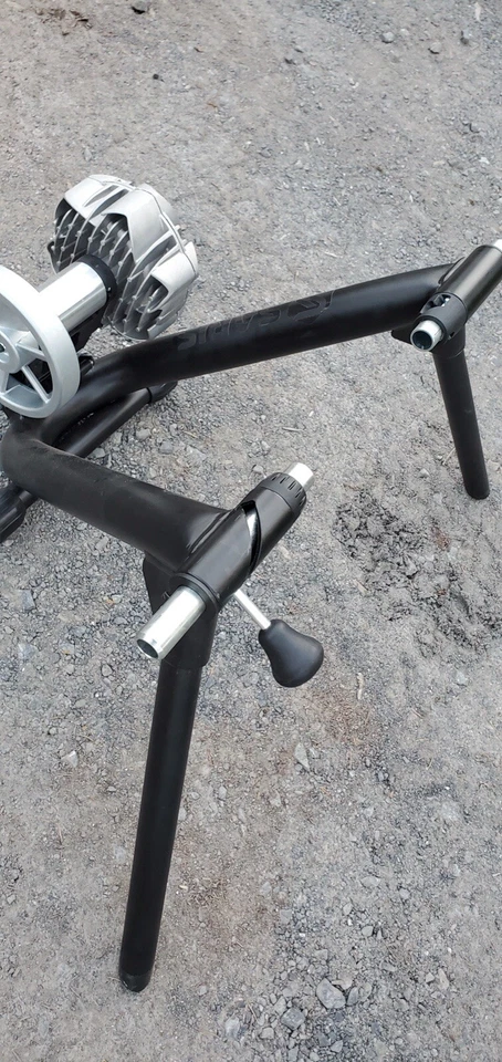 Saris Fluid 2 Bike Trainer + Climbing Block - Image 2 of 4