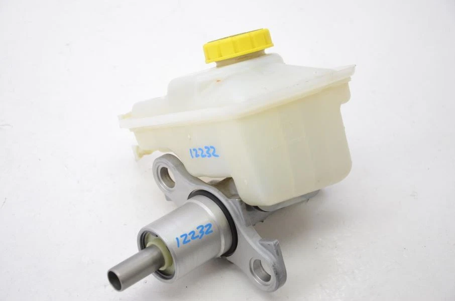 Главный цилиндр тормоза 2013-2019 Porsche Boxster S с резервуаром и крышкой - Изображение 3 из 4