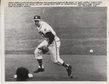 1958 PressPhoto HoFer Red Schoendienst Making Throw 1st base during World Series