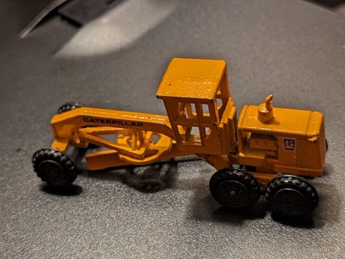 RUGGED ROAD GRADER AZTEC YELLOW CATERPILLAR BRAND WHEELS ROLL PERFECTLY - Picture 16 of 19