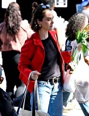 Zoey Deutch 8.5 x 11 Candid Color Photograph Art Print Photo Picture