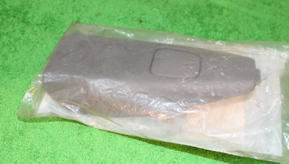 2002 Ford E150 E250 E350 E450 Super Duty NOS LH DOOR MIRROR SWITCH TRIM BEZEL - Image 2 of 3