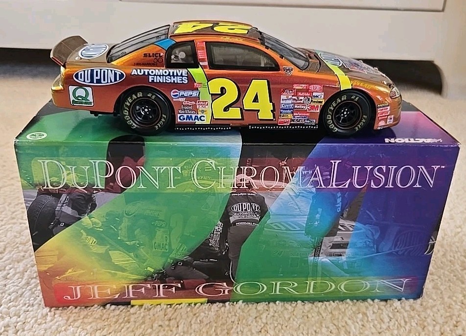ACTION - JEFF GORDON #24 DUPONT CHROMALUSION 1998 MONTE CARLO 1:24