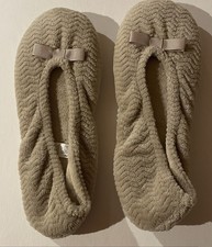Isotoner Women's Slippers M/M 6.5-7.5 UK 4.5-5.5 EU 37-38 Tan Beige