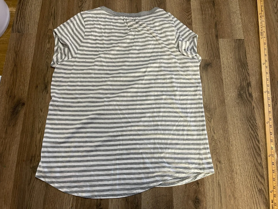 Camisa Liz Claiborne, Para Mujer Talla XL, Gris Blanco, Rayas, Manga Corta Foto 2 de 4