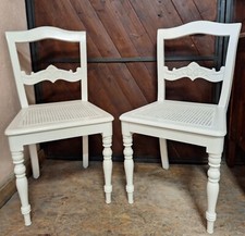 Coppia di sedie laccate bianche vintage con seduta in paglia di Vienna