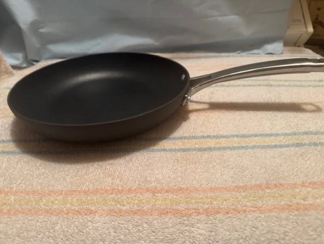 NEW Calphalon CLASSIC - ALUMINUM HARD ANODIZED 10" FRY PAN - NON STICK
Opens in a new window or tab