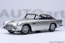 AUTOart Aston Martin DB5 Silver 007 James Bond (NO WEAPONS) Birch Silver 1:18