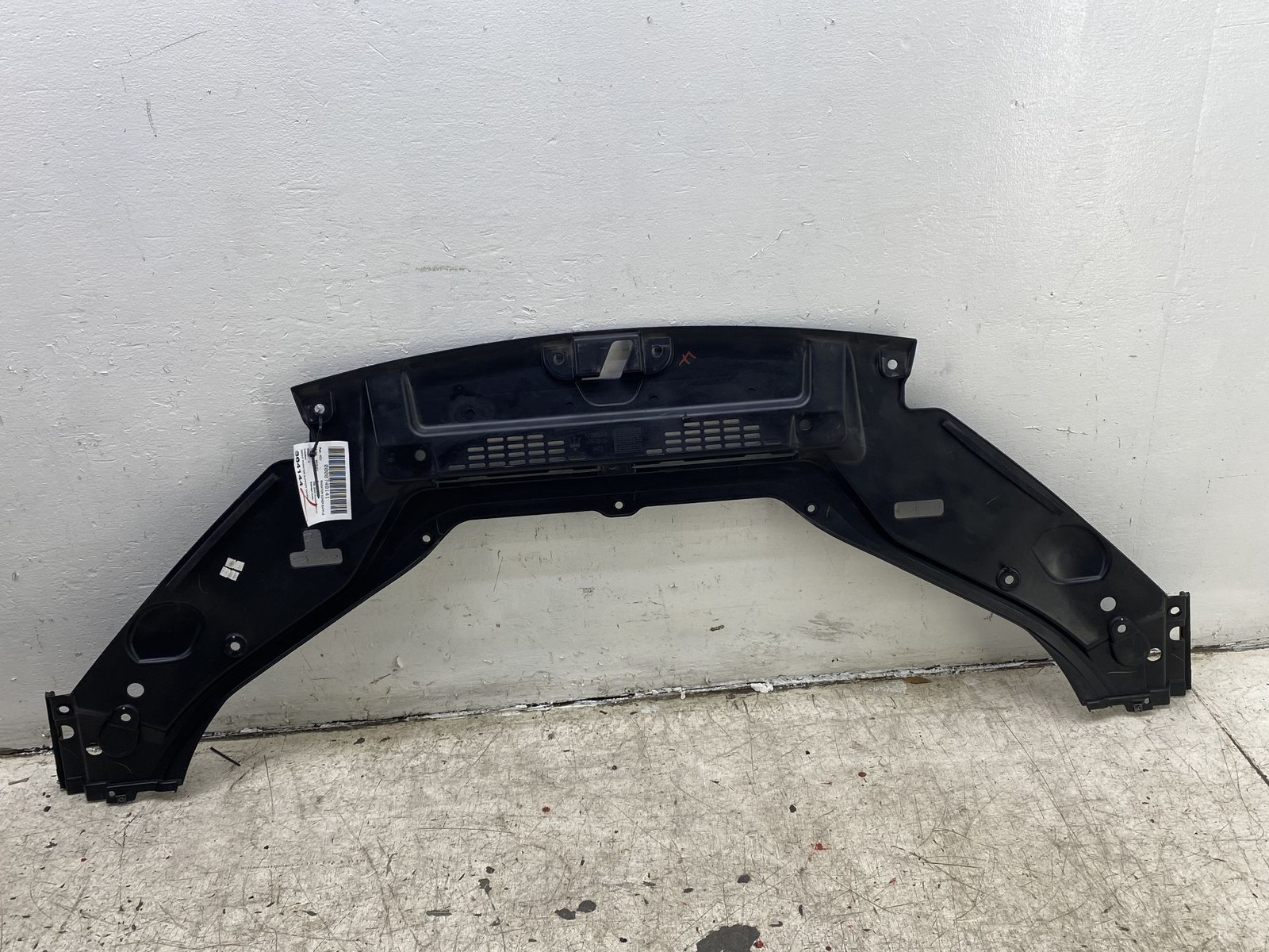 2017-2022 MASERATI LEVANTE OEM FRONT RADIATOR SUPPORT COVER TRIM PANEL 670042318
