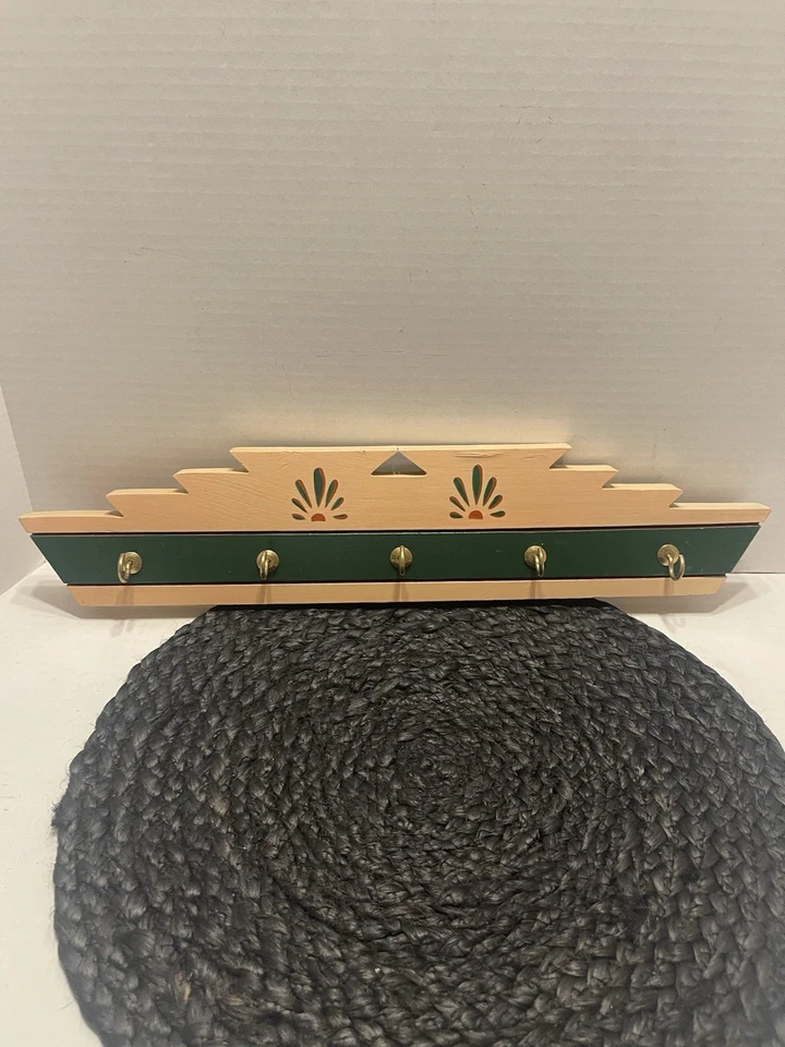 Porta llaves de pared pintadas de madera vintage Foto 3 de 4