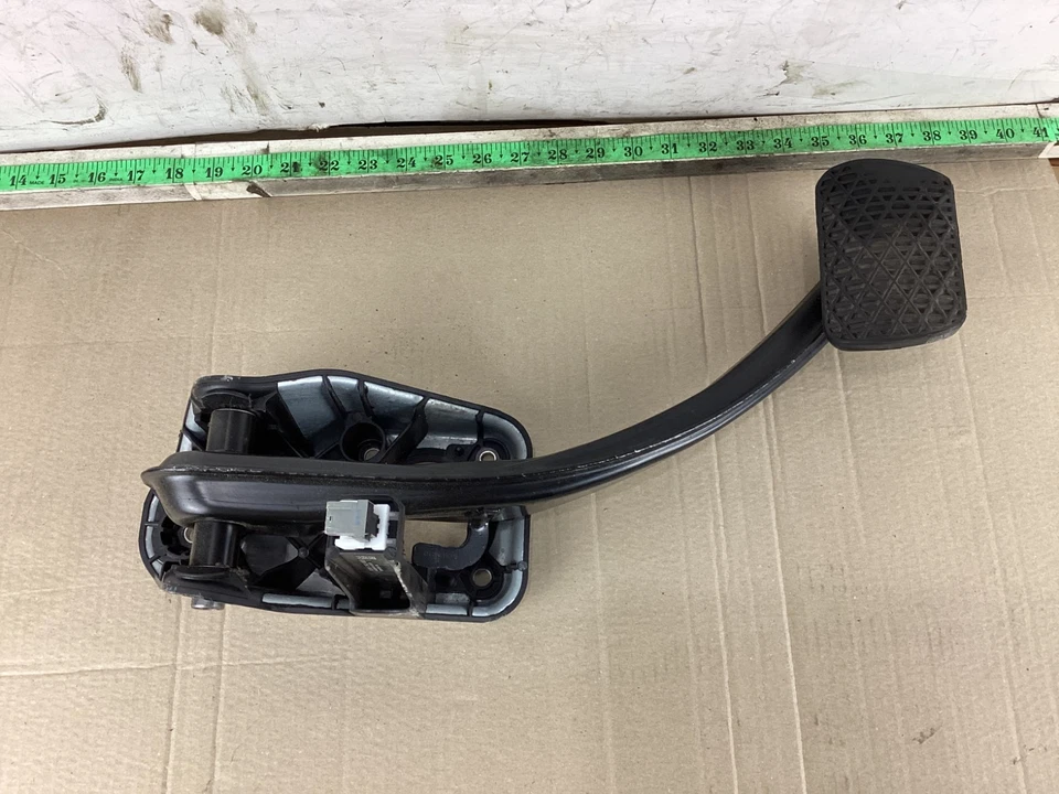 Pedal de parada de freno Mercedes-Benz GL450 X166 2013-2016 con sensor A1662920008 OEM Foto 2 de 4