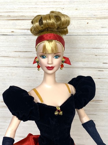 1998 Barbie Winter Splendor Doll - Avon Edition - Complete - Picture 4 of 7