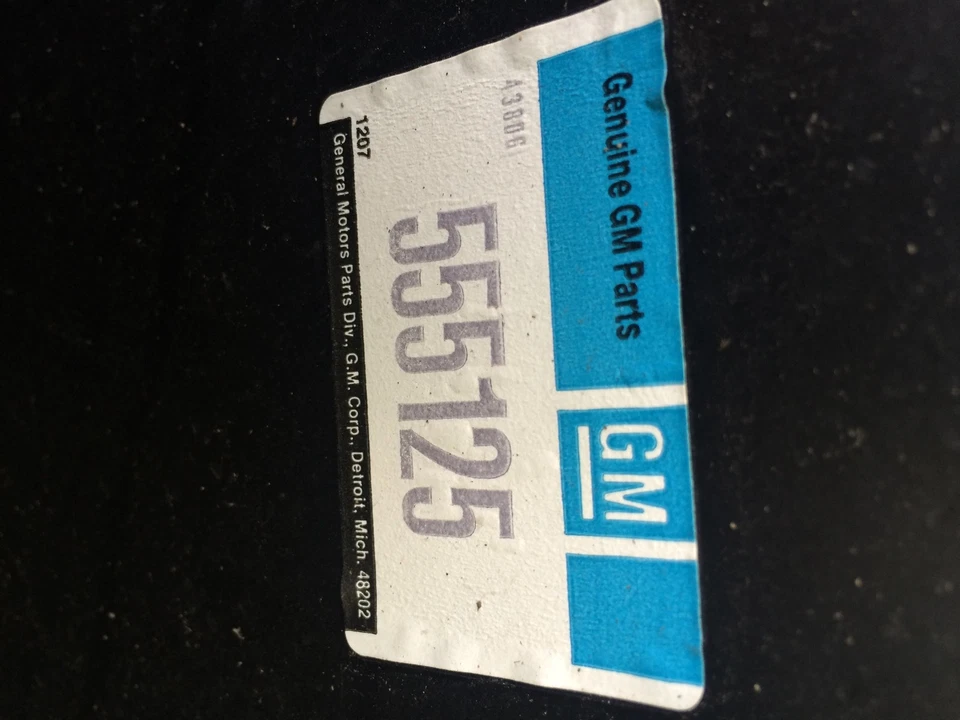 76 77 OLDSMOBILE TORONADO NOS GM GUARDABARROS LH Foto 4 de 4