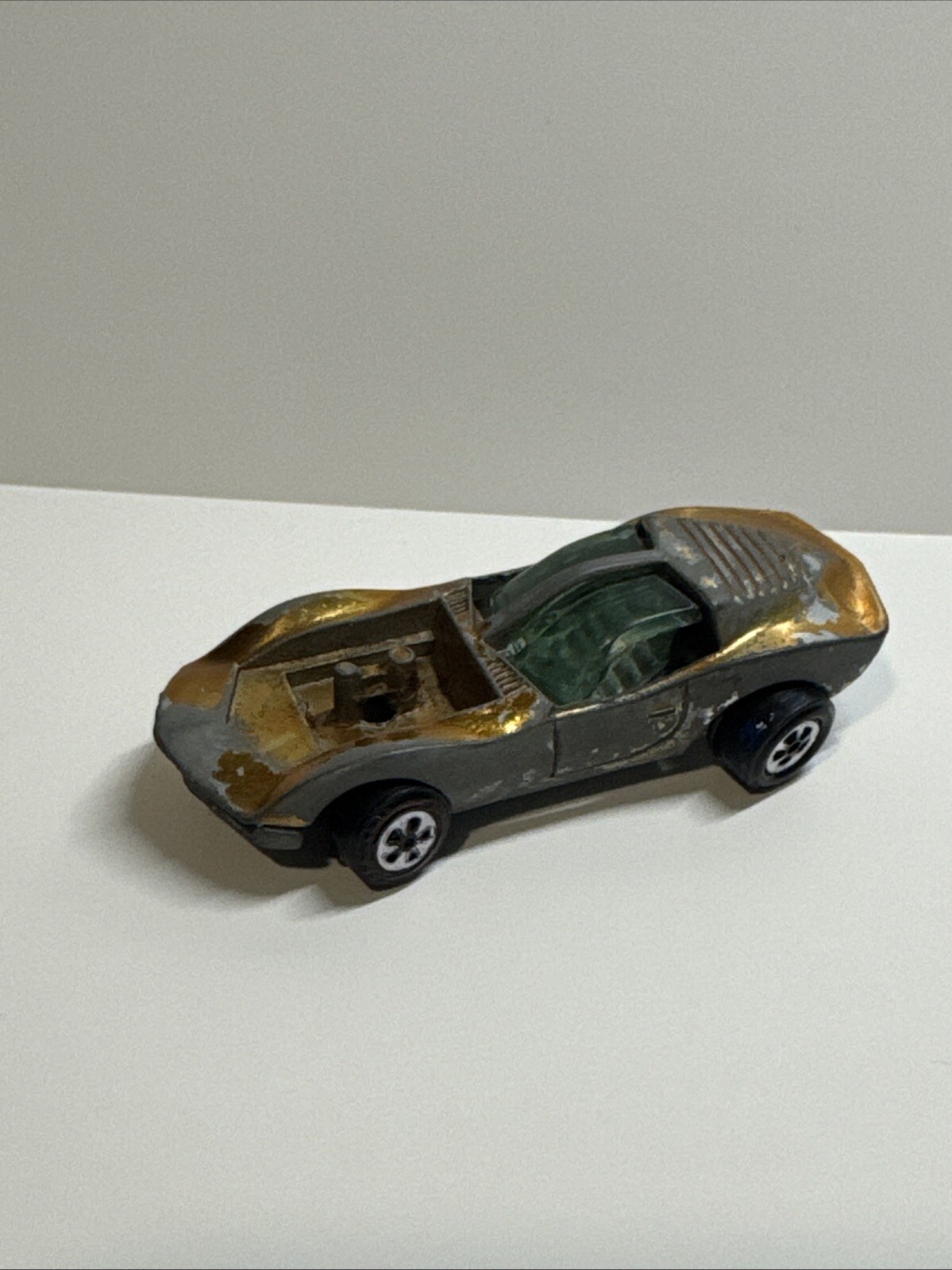 Johnny Lightning Topper Vintage Vicious Vette Bright Gold Diecast car