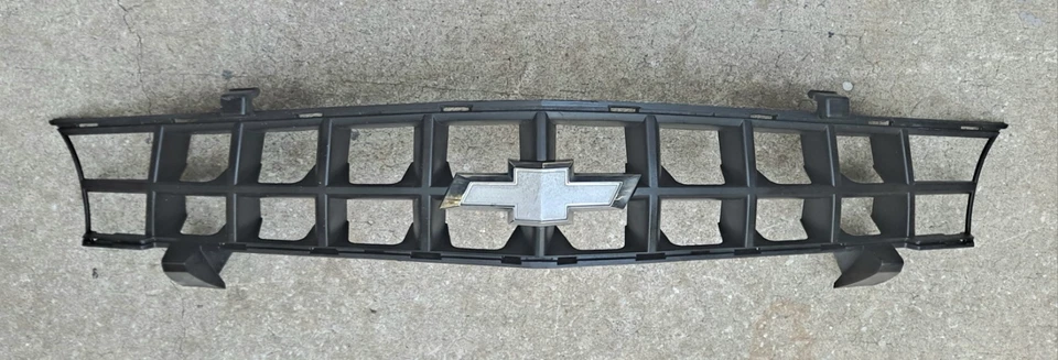 2010-2013 Chevrolet Camaro Grille Black With Emblem OEM 2011 2012 Chevy - Imagem 4 de 4