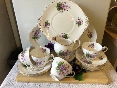 Royal Standard Bone China Violet Floral 18-teiliges Teeservice / inkl. Kuchenteller