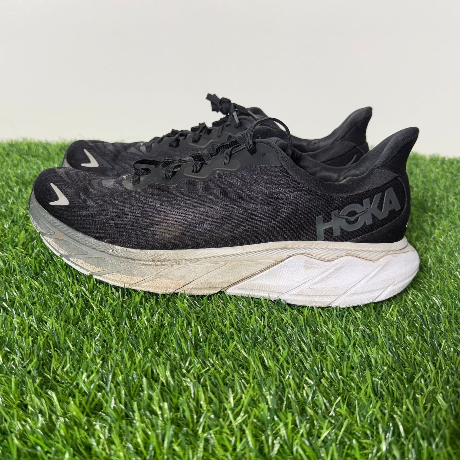 HOKA Arahi 6 Black and White Running Shoes