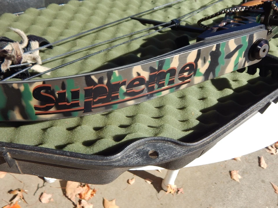 RARE Vintage Hoyt Supreme Left-Hand Compound Bow With Sight in Case 60-70# 31" - Image 4 of 4