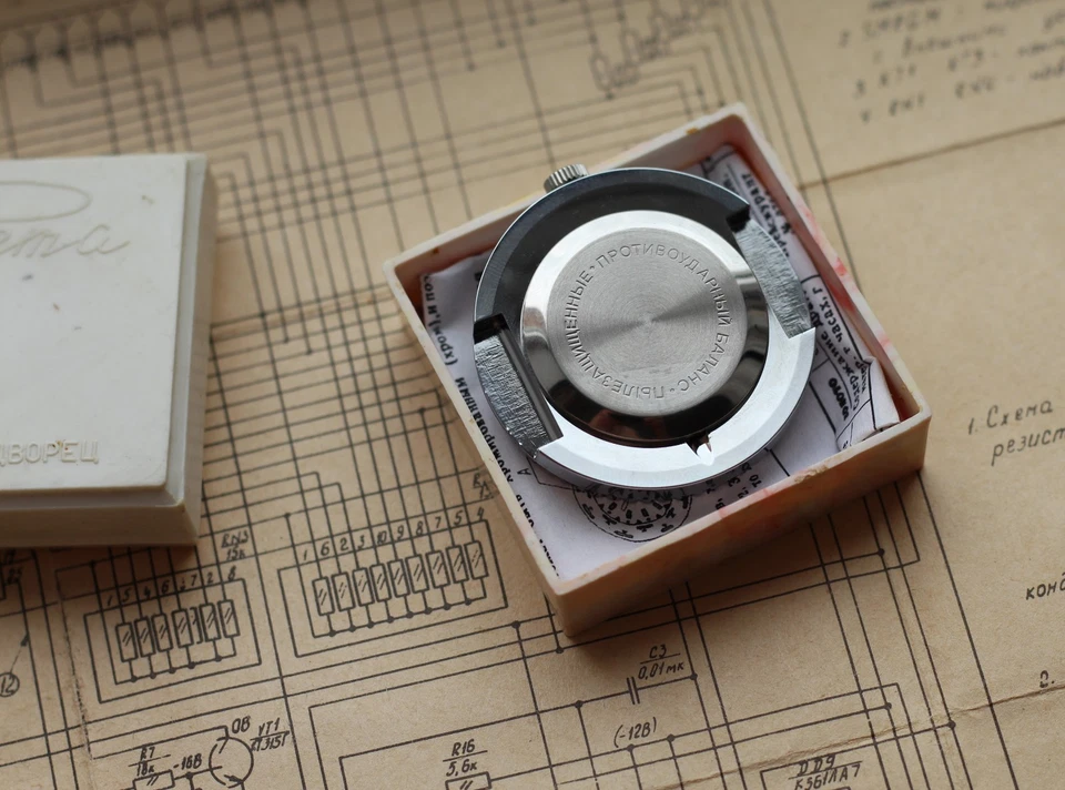 Reloj Pulsera Hombre Verde Raketa Ciudades Hora Mundial Soviético Vintage Reloj Cohete Foto 4 de 4