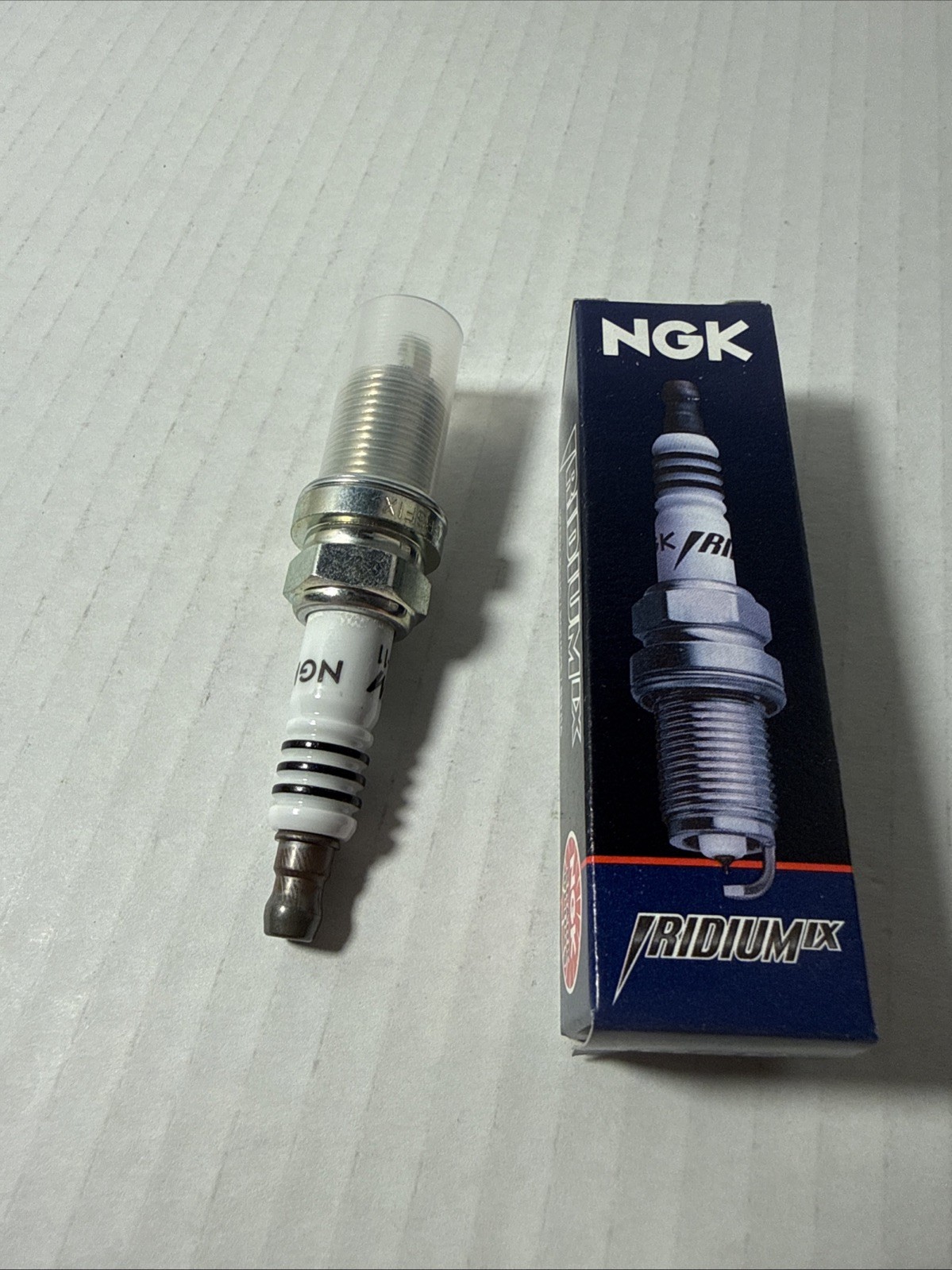 SHIPSN24HOURS-NGK 6441 Spark PlugBRAND NEW