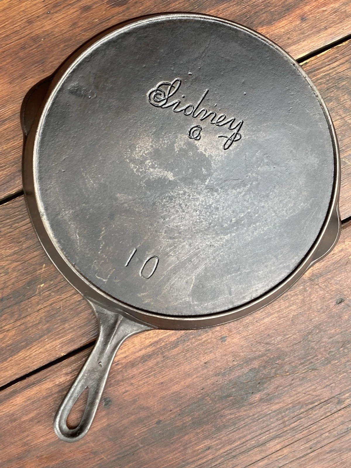 Sidney Script Logo #10 Cast Iron Skillet