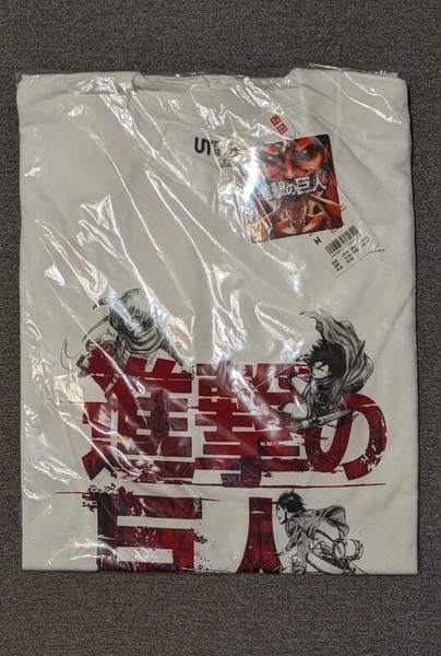 Camiseta blanca 2023 talla M UNIQLO Attack on Titan UT