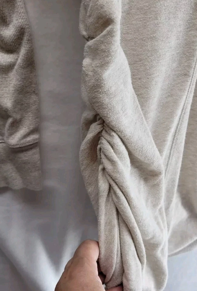 Liz Lange 孕妇高领毛衣米色 M 码 — 第 3/4 张图片