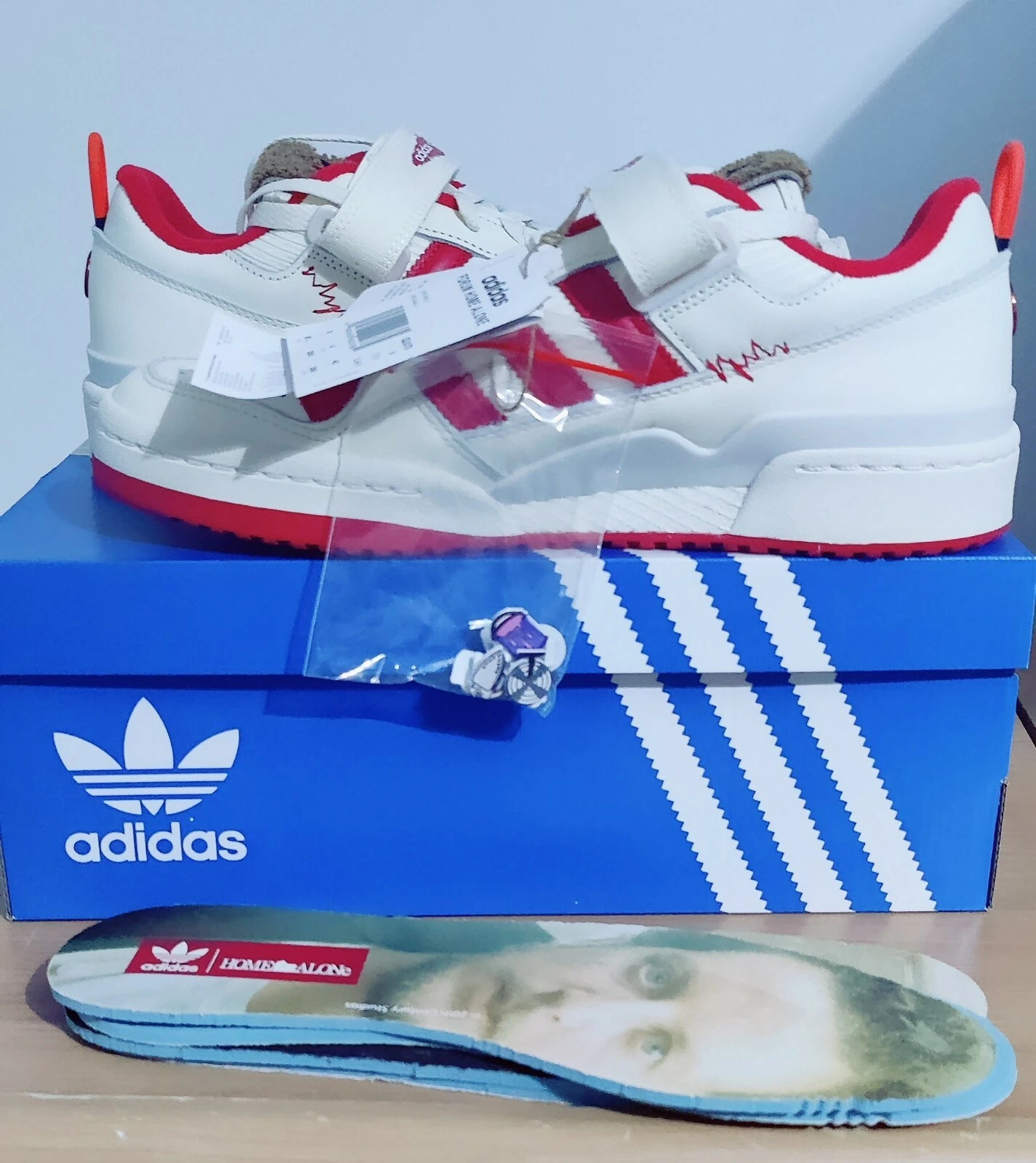 Taglia UK 8 Adidas Forum Low x Home Alone bianco 2021