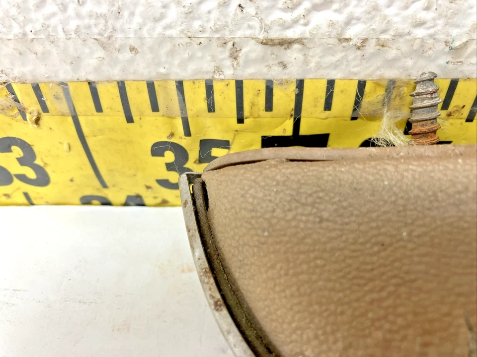 Manija interior de puerta trasera usada OEM GM LH 1958 Oldsmobile 88 Holiday 4 puertas (663) Foto 2 de 4