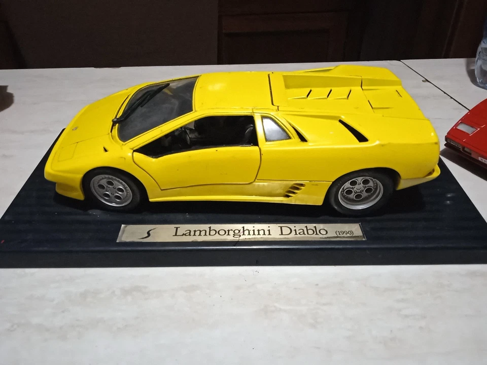 Lamborghini Diablo 1/18 Maisto Lamborghini Countach 5000 Polistil 1/18 - Immagine 3 di 4