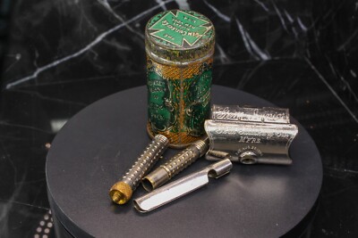 1900s GEM CUTLERY CO SAFETY SHAVING STRAIGHT RAZOR LITHO TIN Junior RAZOR  4 pie