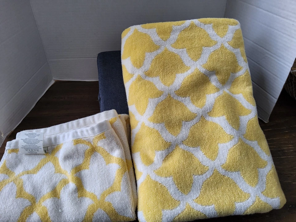 Pottery Barn 100% Organic Cotton Bath and Hand Towels Yellow & White - Image 4 of 4