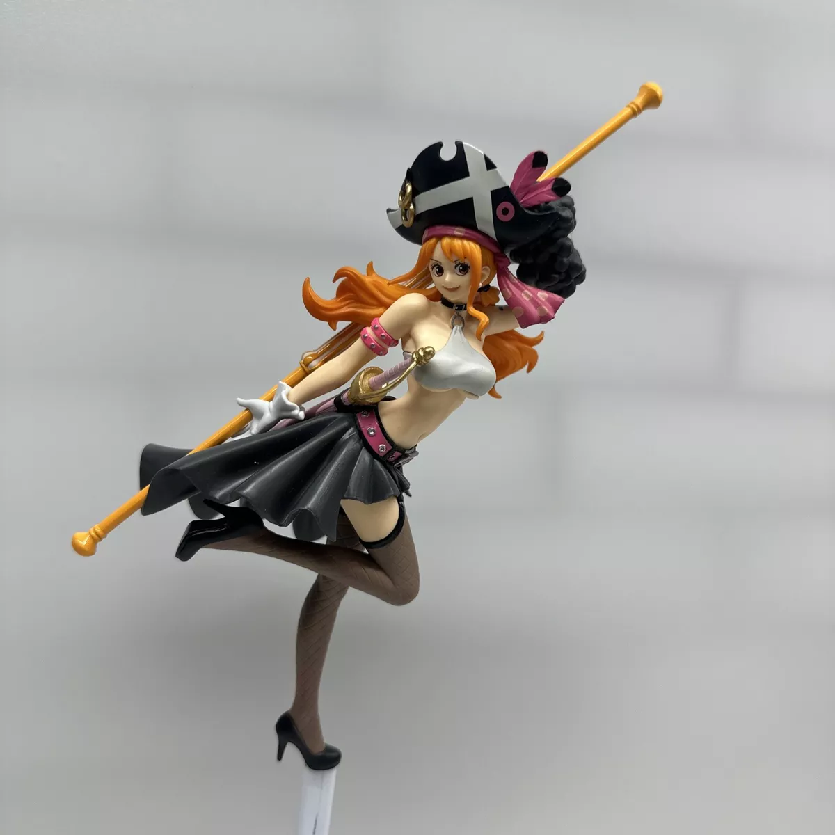 One Piece - Nami, the super cool navigator of the next pirate king!