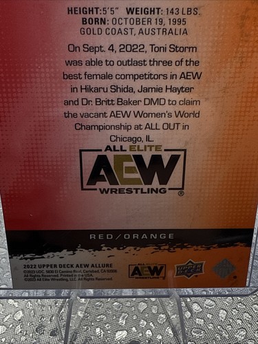 Upper Deck Allure AEW 2022 flujo de color rojo naranja Toni Storm #R-30 inserto - Imagen 7 de 7
