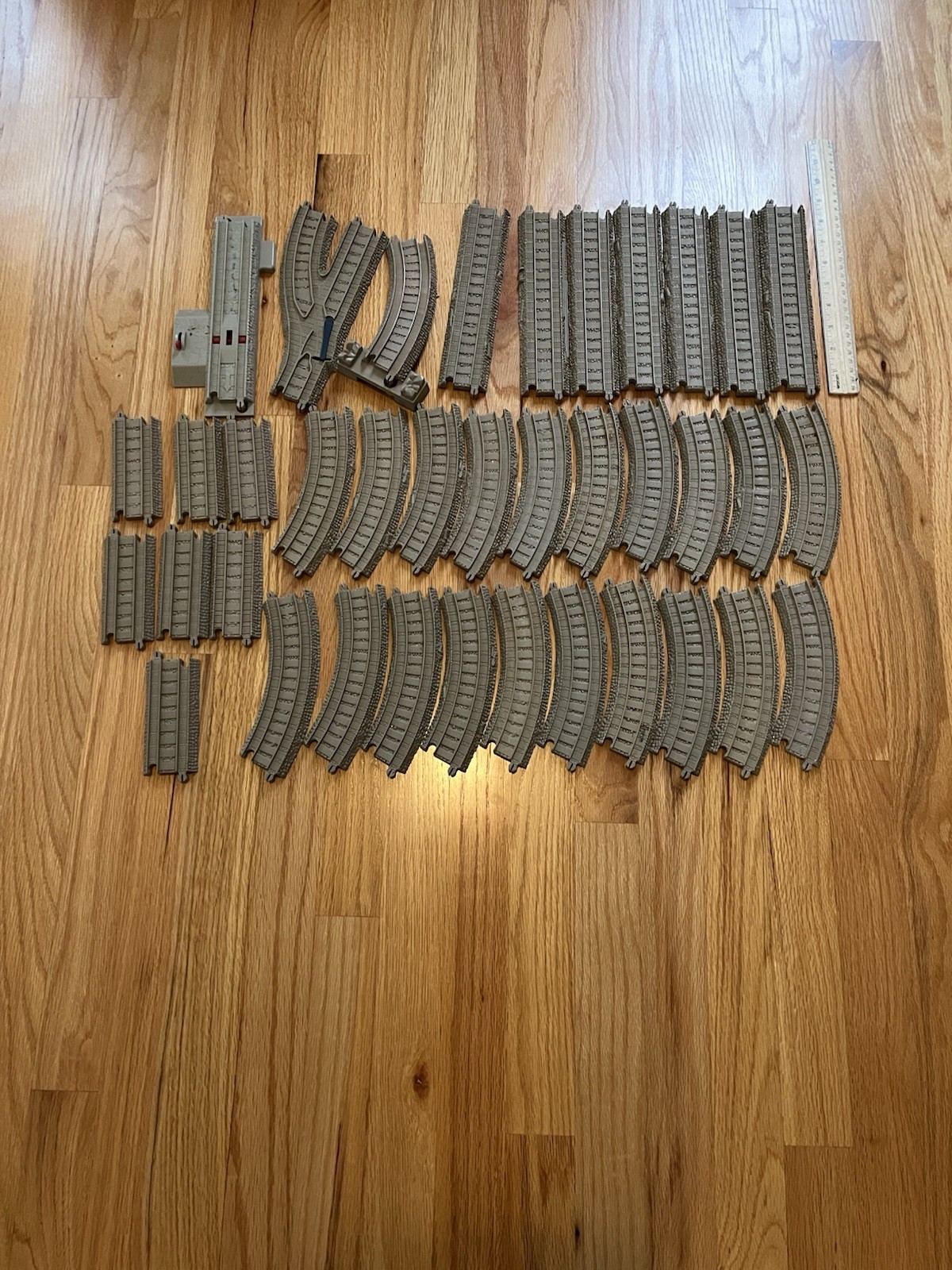 37-piece Thomas & Friends TrackMaster brown plastic train tracks set