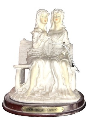 VINTAGE ''Sharing Secrets'' Figur Ornament Holzsockel selten romantisch weibliche Liebhaber
