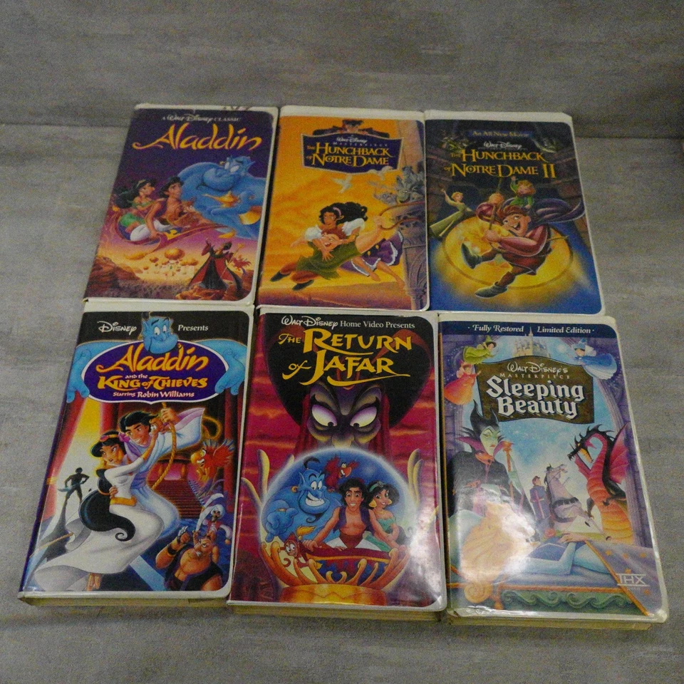 Disney VHS Lot of 14 Kids Bundle Aladdin 101 Dalmatians Hunchback of Notre Dame - Image 3 of 4