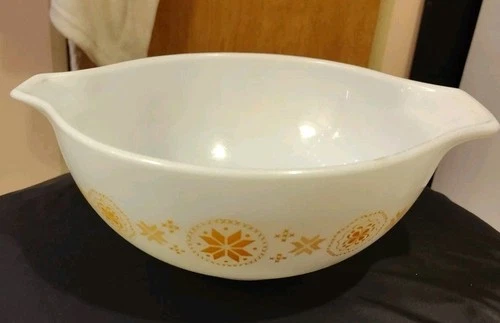 Vintage Pyrex Town & Country 2.5 Quart Cinderella Bowl Yellow on White