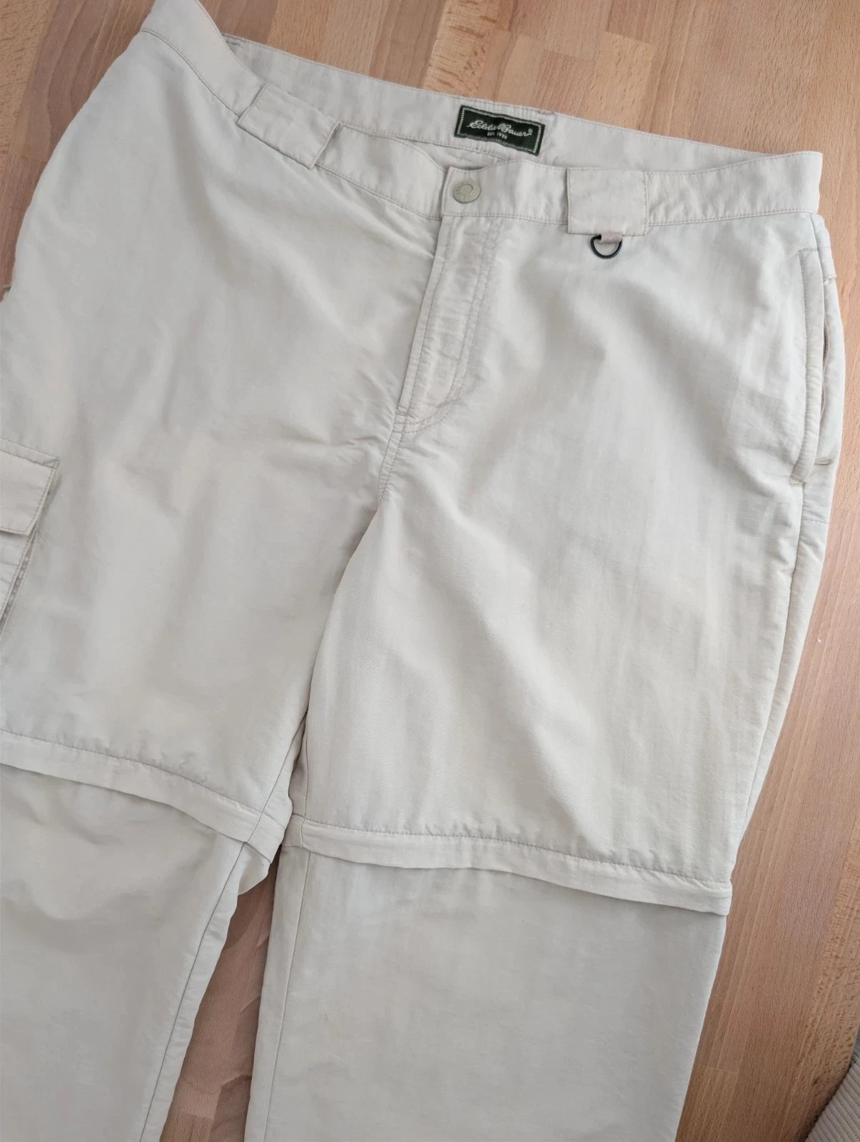 Women's Eddie Bauer Zip-Off cream walking hiking nylon trousers. Size 14. DN4209