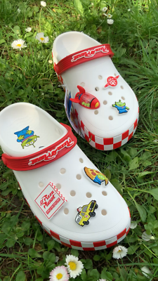 CROCS OFF COURT TOY STORY PIZZA PLANET CLOG US W9/ M7 / 39  display picture 1