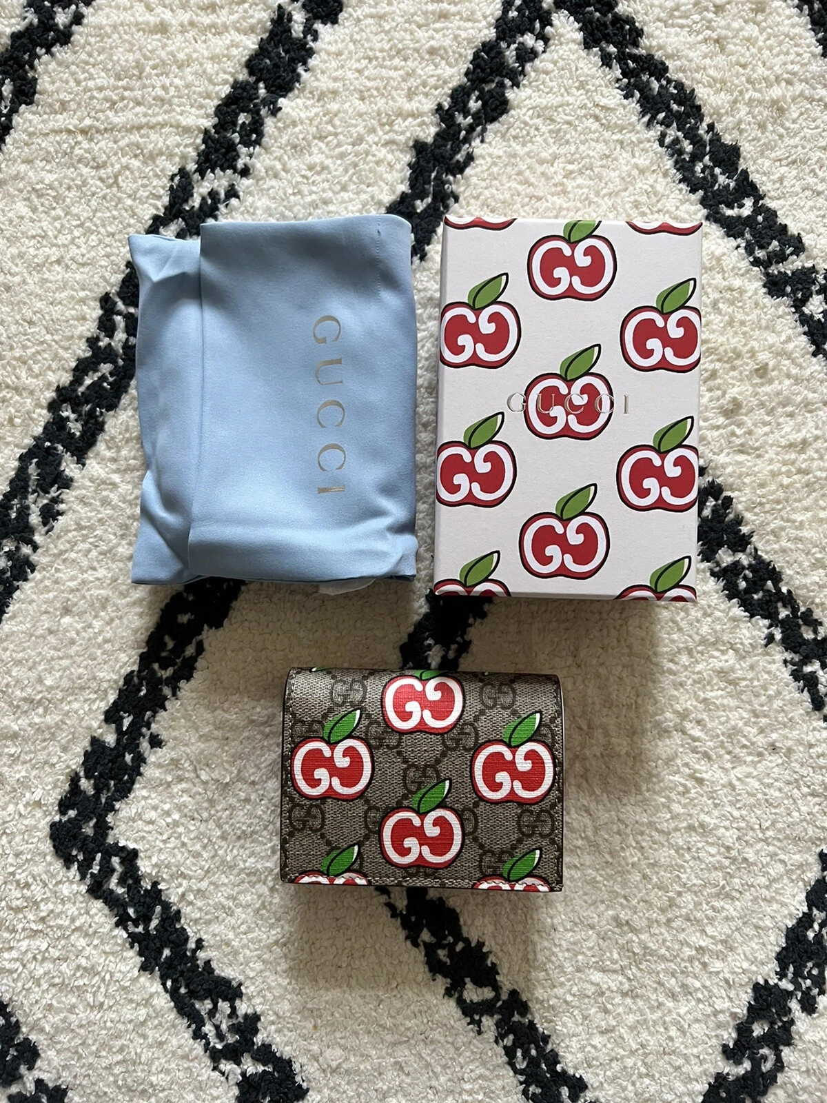 NEUF portefeuille pliable bi logo Gucci Supreme GG Apple, étui à carte, rouge