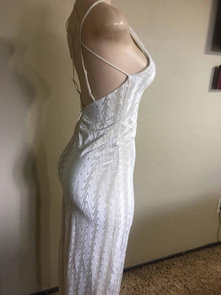 Maxi vestido para mujer Silence + Noise sin mangas espalda abierta beige Foto 2 de 4