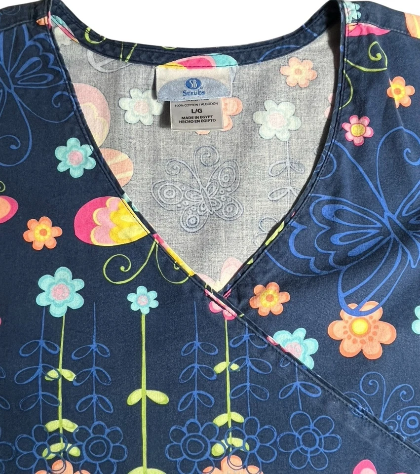 Blusa Médica SB Para Mujer Talla Grande Azul Algodón Mariposas Flores Bolsillos Foto 4 de 4